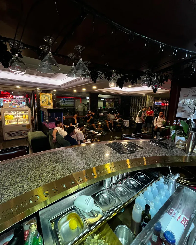 SesPresso Taksim bar ve servis alanı