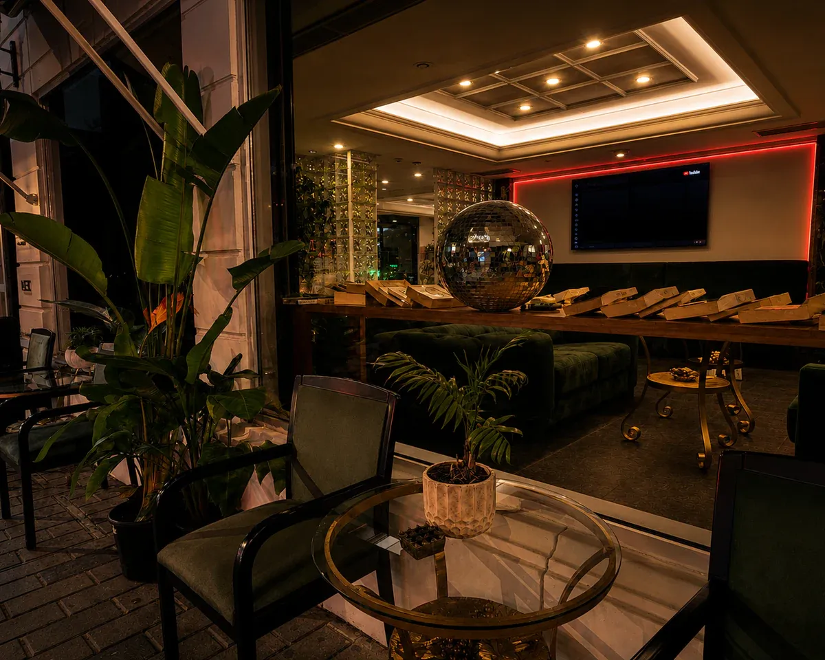 SesPresso Taksim lounge alanının geniş iç görünümü